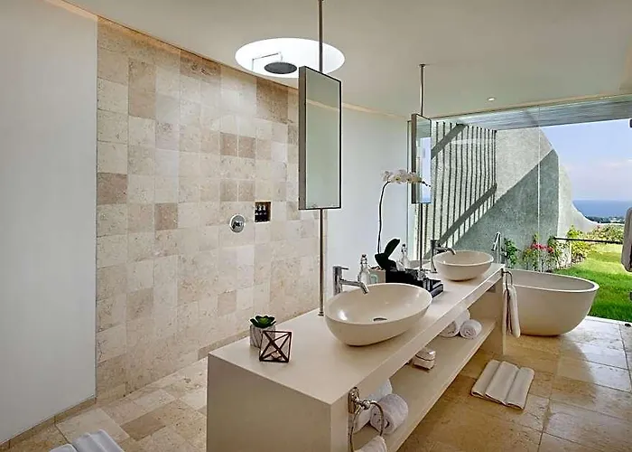 Hidden Hills 5*
